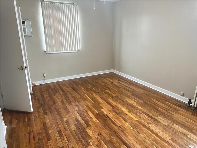 Foto del edificio - 260-34 74th Ave