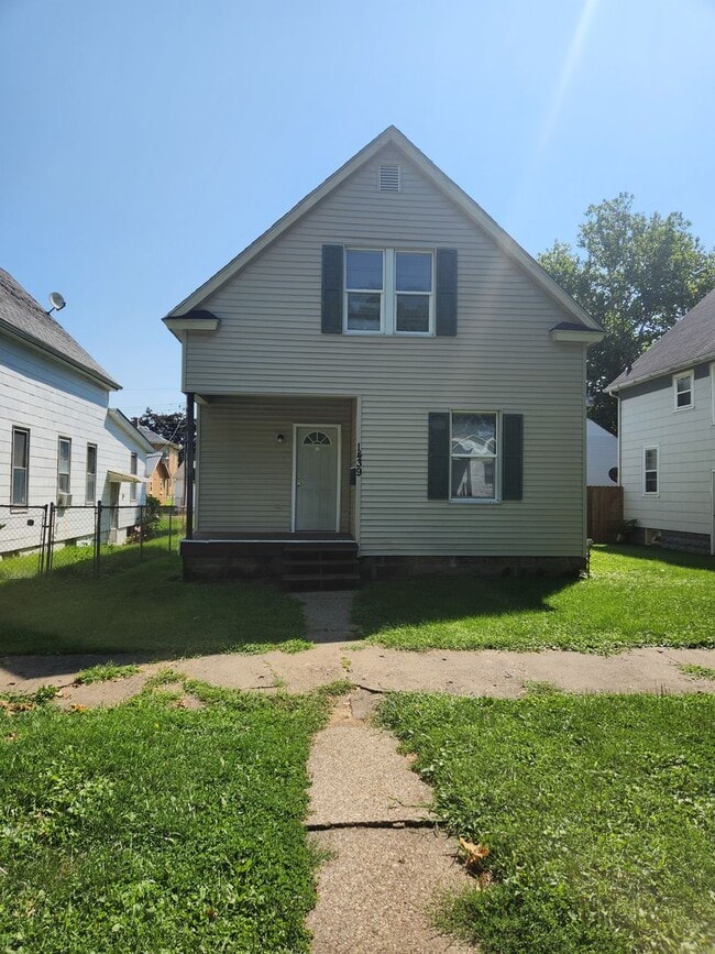 Building Photo - 2 BR/1 BA home