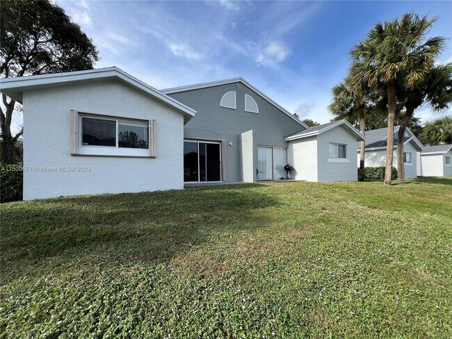 Building Photo - 1008 Lake Victoria Dr