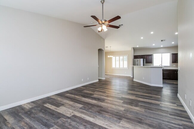 Foto del edificio - 4045 E Trigger Way