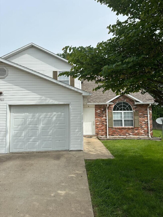 Foto del edificio - 202 S Woods Ct