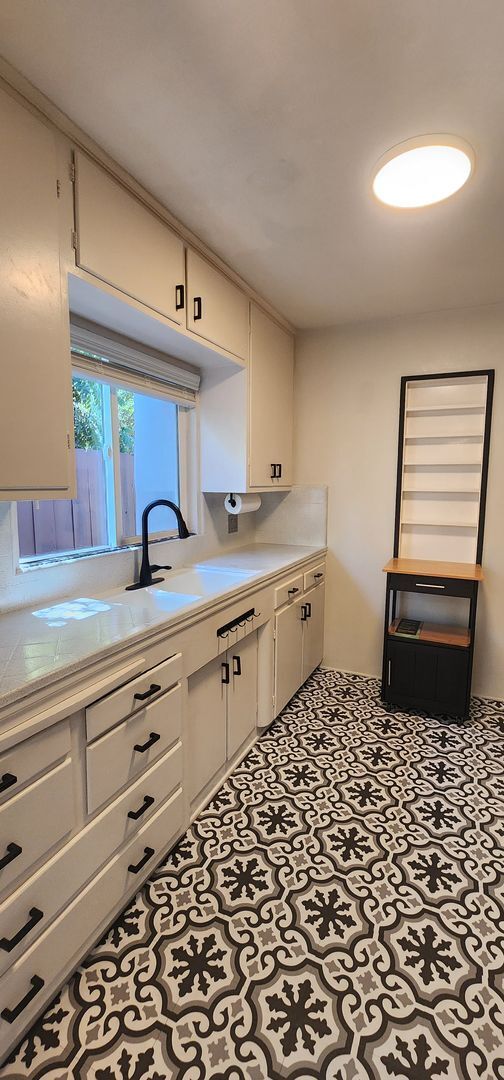 Building Photo - Kensington charmer w/ AC! (Biona)