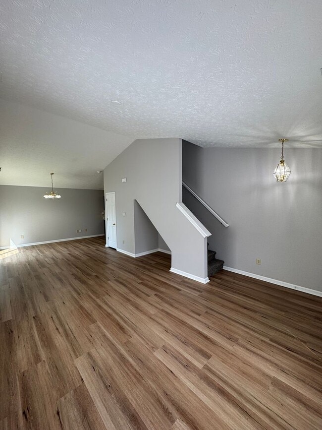 Building Photo - 703 Mountain Pine Dr