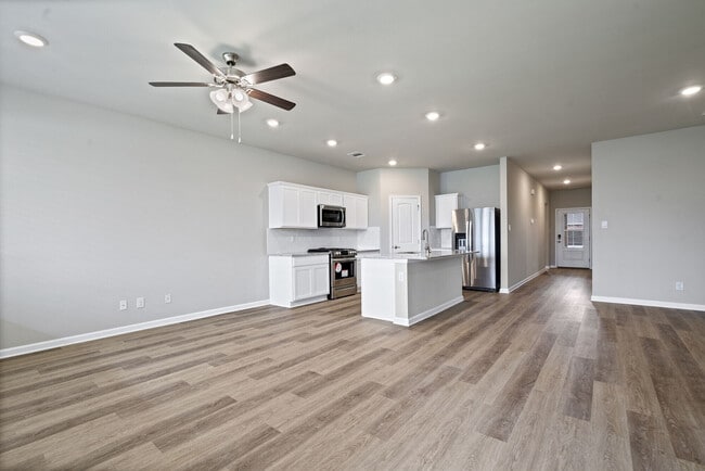 Building Photo - 3723 Spruce Cir
