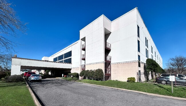 Foto del edificio - 2715 Cherry Rd