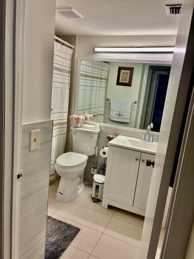 Building Photo - 3530 Pine Needle Dr