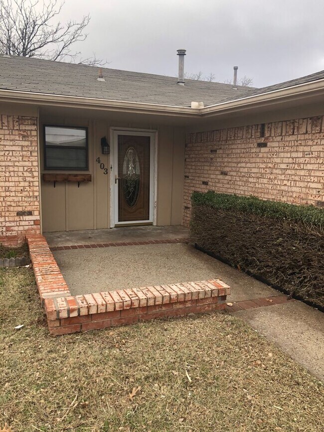 Building Photo - 3 bedroom, 1 3/4 baths NOW AVAILABLE in the Eisenhower School District!