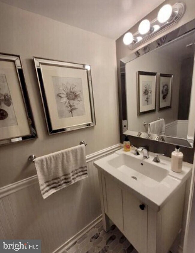 Foto del edificio - 1415 Greenmont Ct