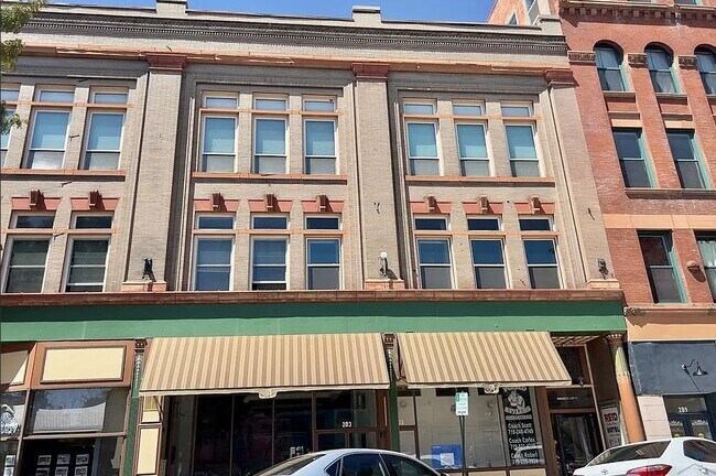 Foto del edificio - 211 W 2nd St