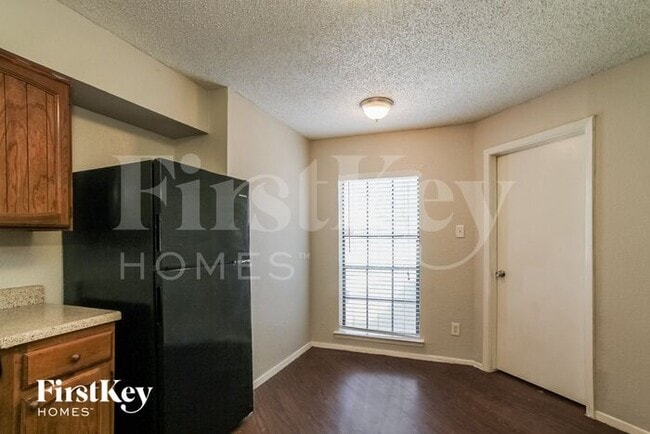 Building Photo - 2306 Peaceful Valley Dr