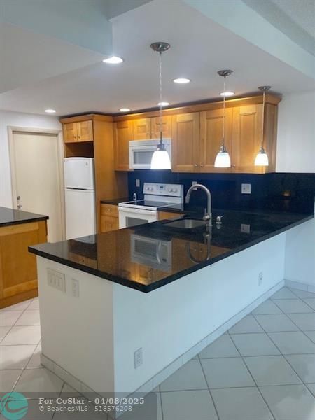 Foto del edificio - 3351 S Palm Aire Dr
