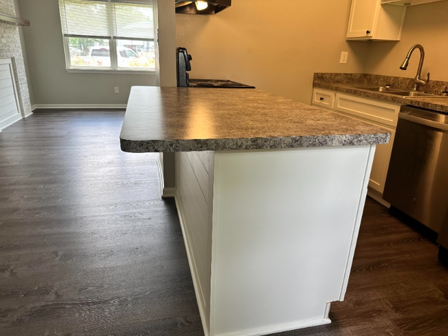 Foto del edificio - 11201 Ginger Rd