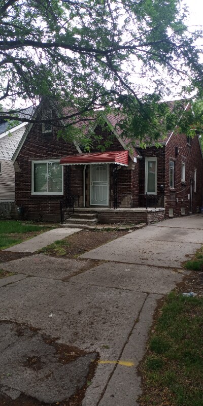Building Photo - 5790 Lakepointe St