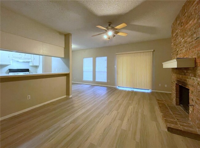 Building Photo - 3839 Dry Creek Dr