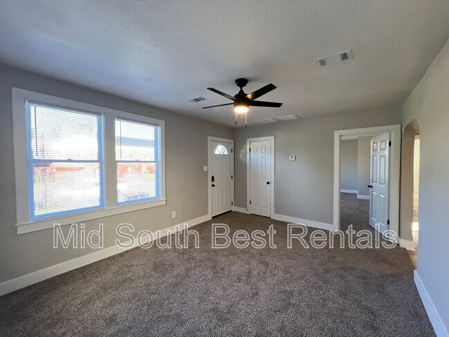 Building Photo - 539 Longview Dr