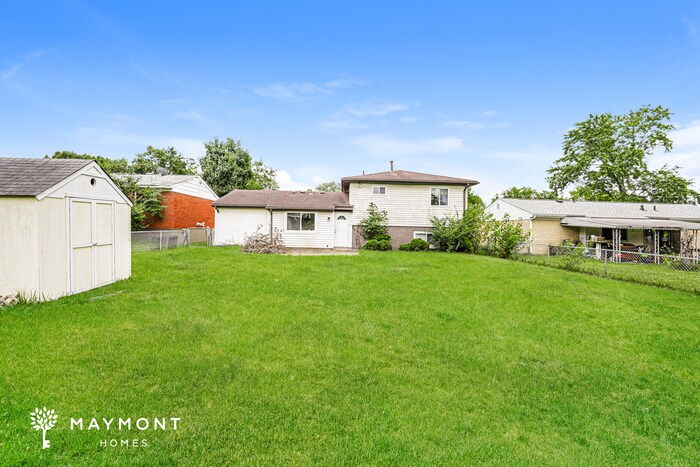 Building Photo - Charming 3 Bedroom Home