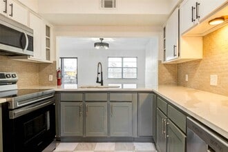 Building Photo - 2135 Casa Rio Cir