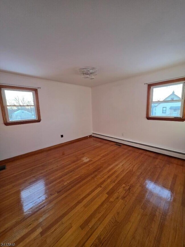 Foto del edificio - 71 Newark Pl