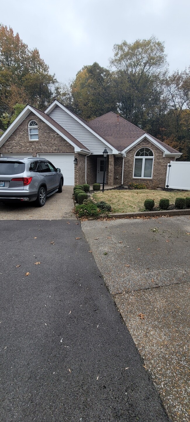 Building Photo - 924 Stonebrook Dr