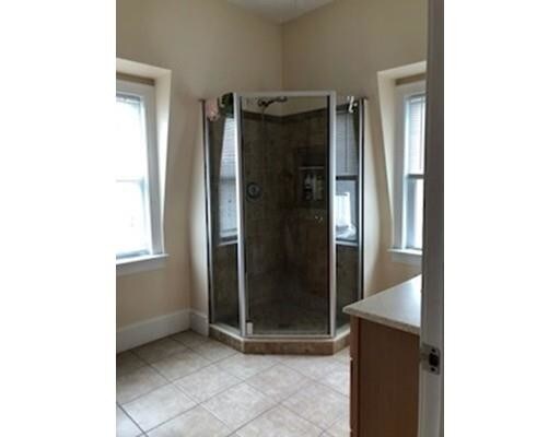 Building Photo - 8 Common St