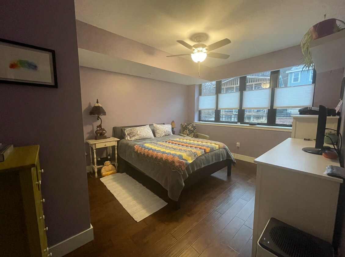 Room 2 - 521 W Jefferson St