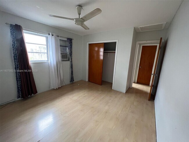 Foto del edificio - 4841 SW 45th Ave