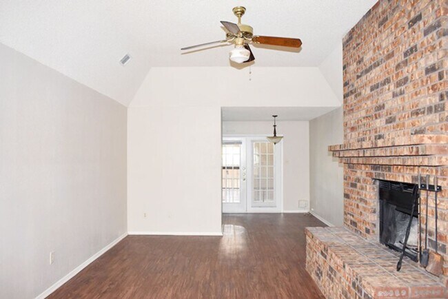 Foto del edificio - 309-311 Dogwood Dr