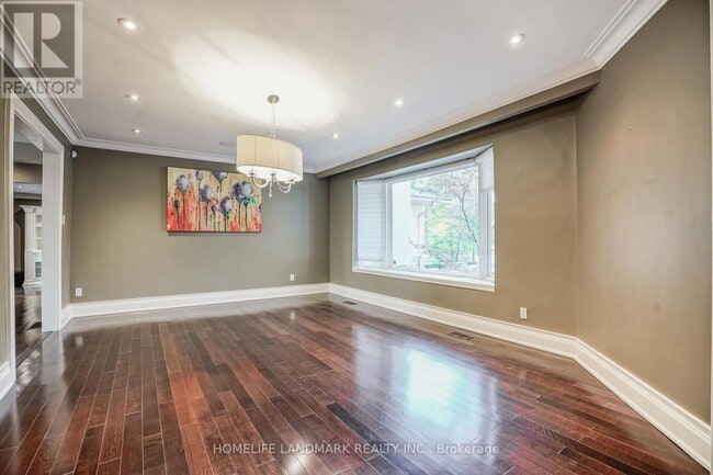 Photo du bâtiment - 1558 Spring Rd