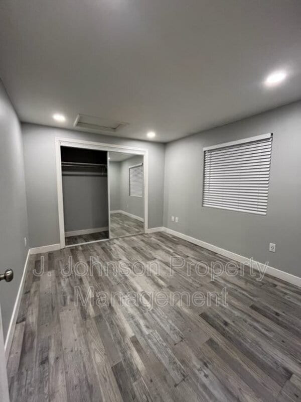 Foto del edificio - 320 W Whittier Ave