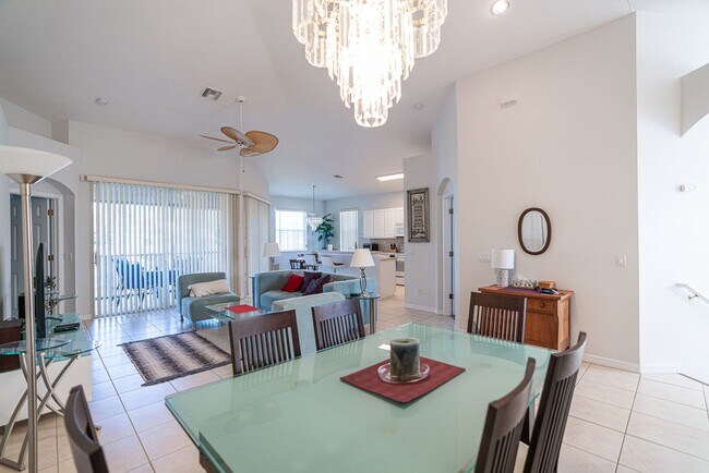 Foto del edificio - 13841 Lake Mahogany Blvd