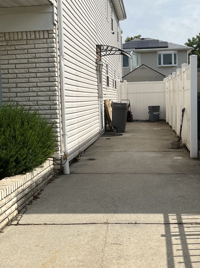 Building Photo - 65 Bowdoin St