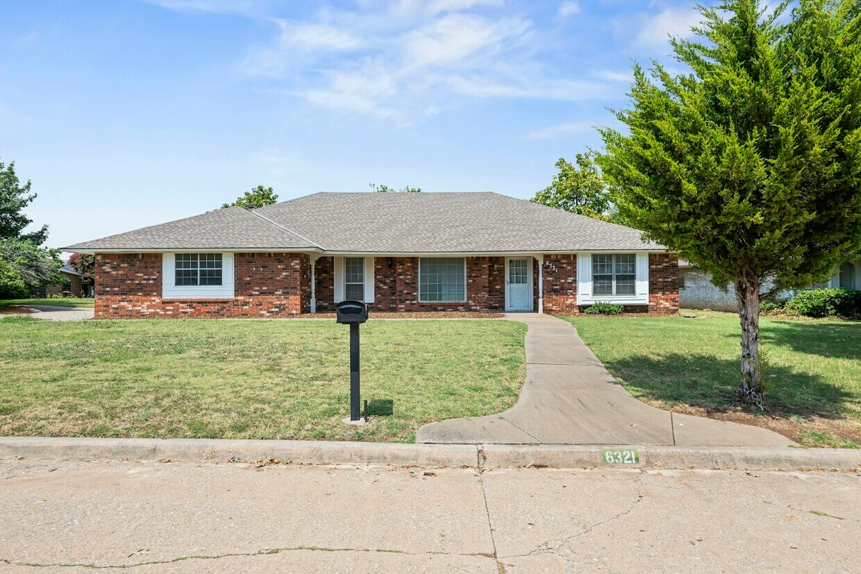Foto principal - 6321 NW 84th St