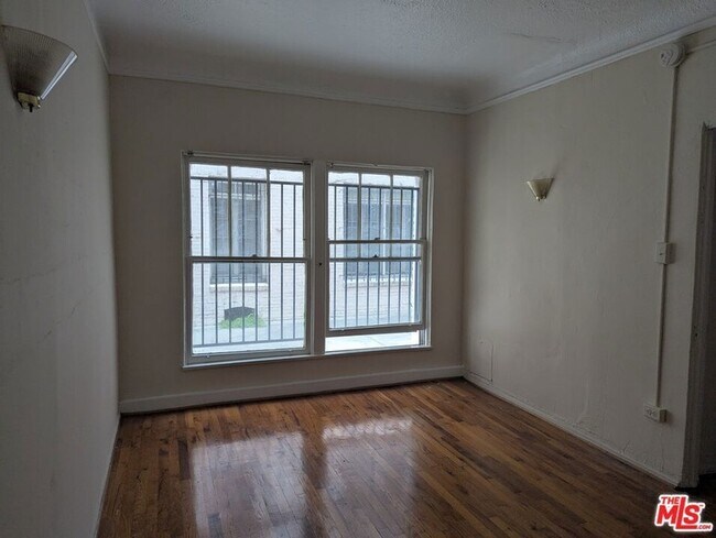 Foto del edificio - 657 Cochran Ave