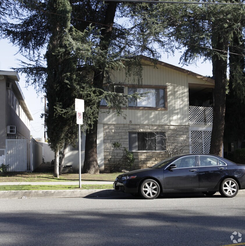 Foto del edificio - 5748 Hazeltine Ave