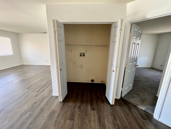 Foto del edificio - 6685 Ocotillo Ave