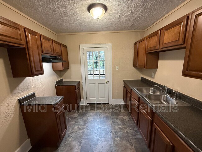 Building Photo - 863 Pope St