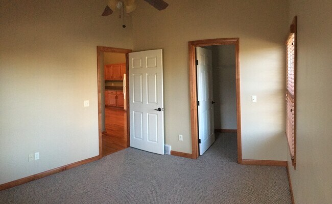 Habitación con amplio vestidor - 8339 Edinboro Rd
