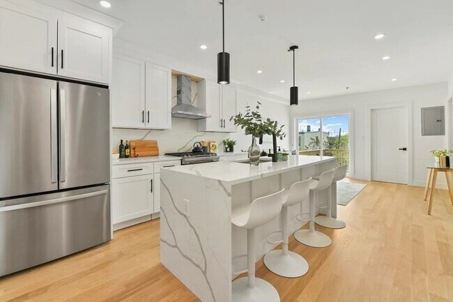 Foto del edificio - 145 Chelsea St