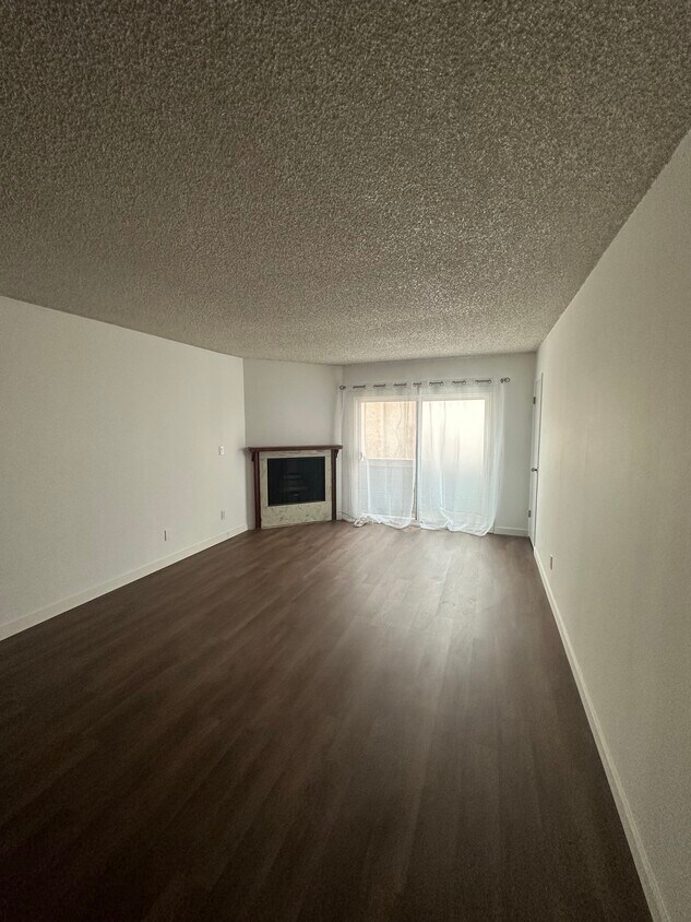 Foto principal - 6353 Denny Ave