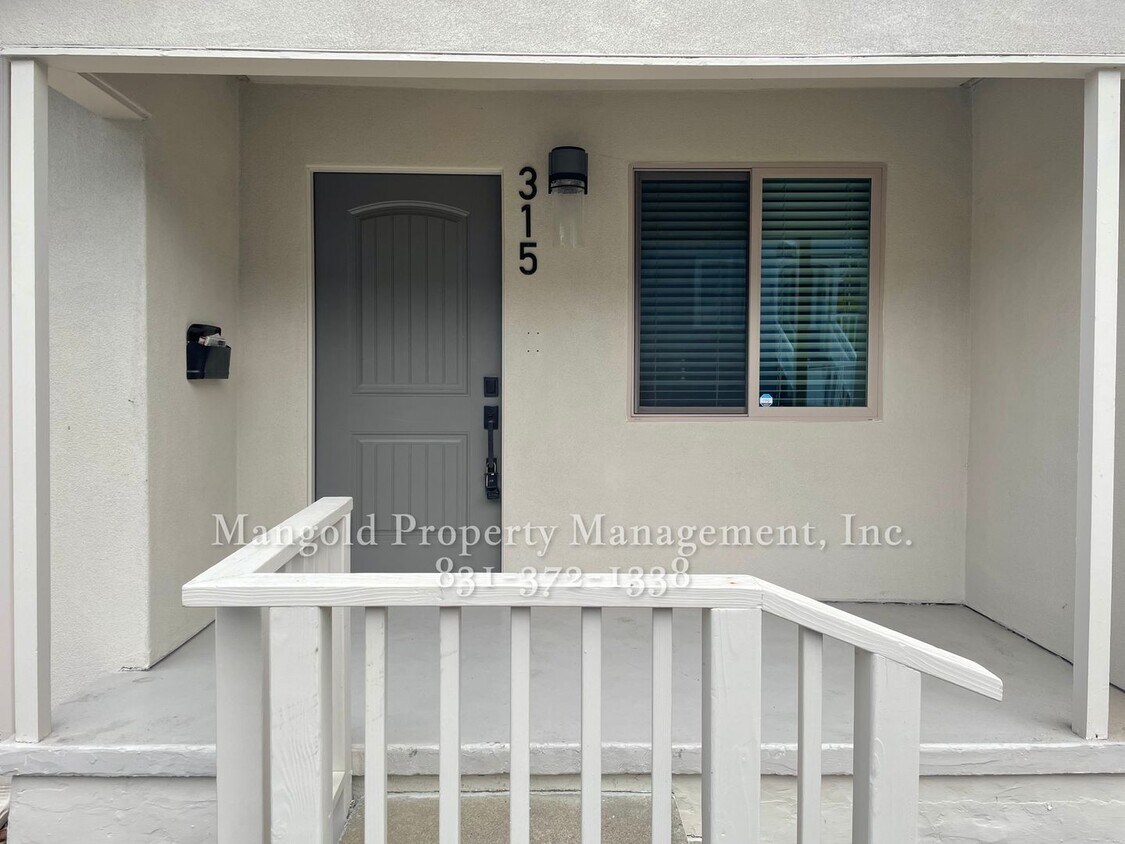 315 8th St Unit 315, Pacific Grove, CA 93950 Room for Rent in Pacific