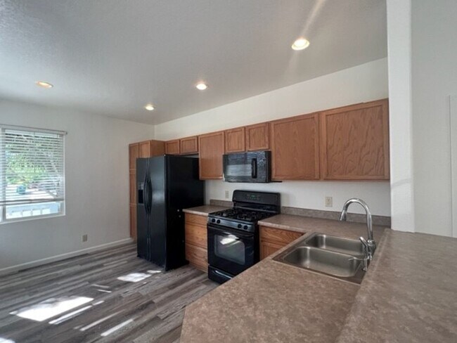 Foto del edificio - 2035 Baxter Village Dr