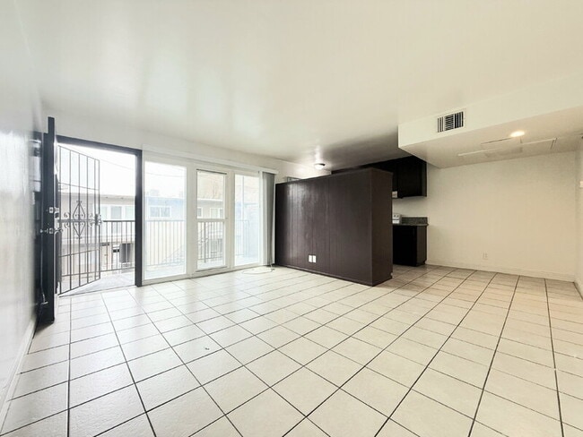 Building Photo - 10130 S Inglewood Ave