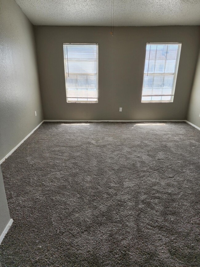 Building Photo - 2195 Aspen Dr