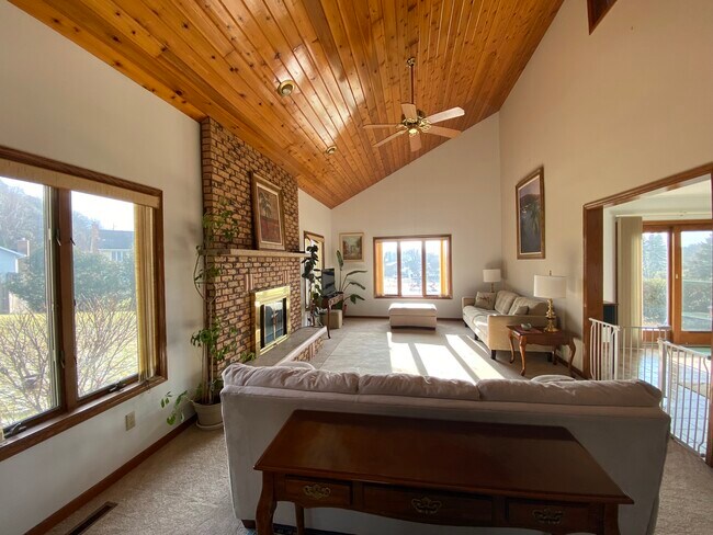 Foto del edificio - 150 Fairway Ct