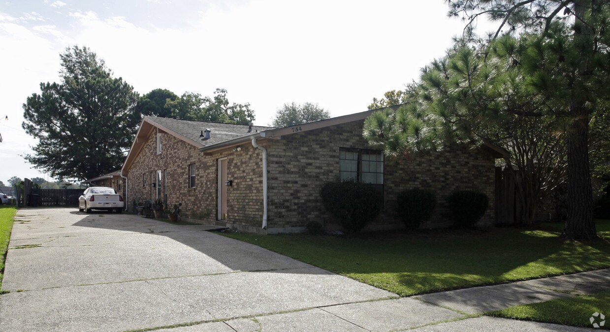 Primary Photo - 754 Monet Dr