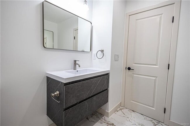 Foto del edificio - 22257 MacFarlane Dr