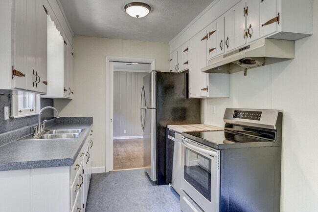Foto del edificio - 1221 Harwood Dr