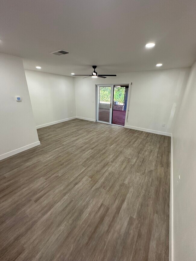 Foto del edificio - 329 E Evergreen Ave