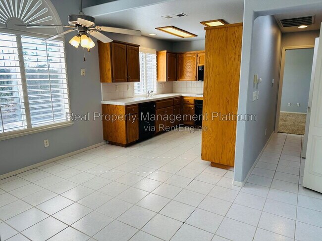Foto del edificio - 130 Gayle Ave