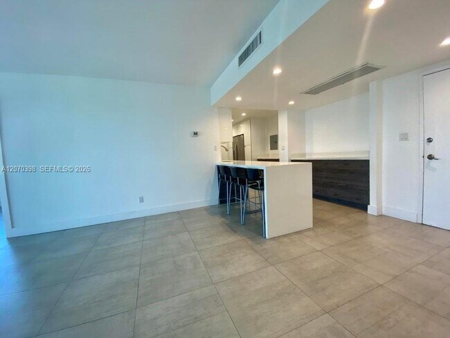 Building Photo - 5401 Collins Ave